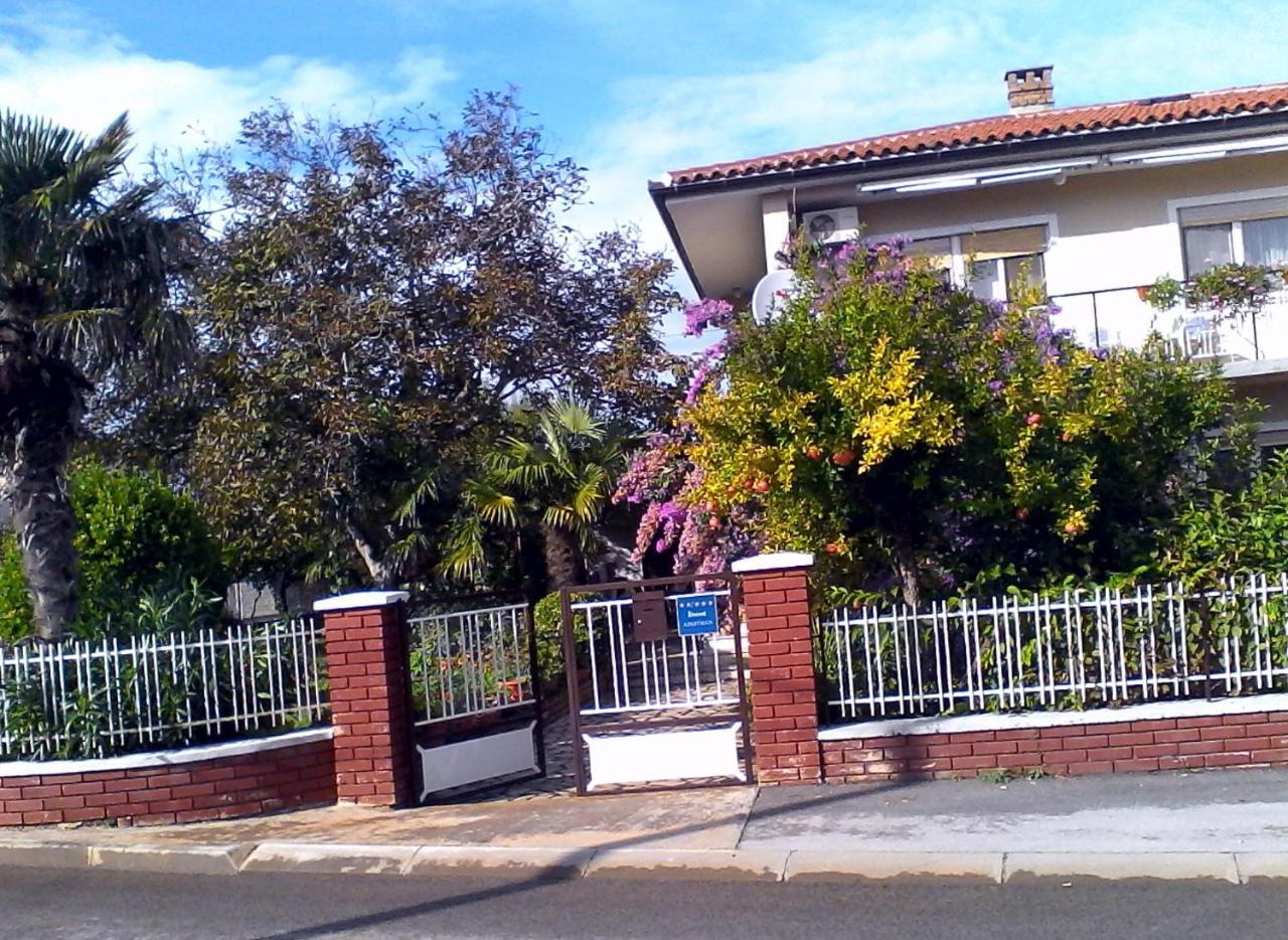 Lovely Apartment In Pomer Exterior foto