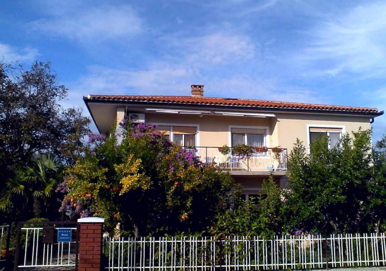 Lovely Apartment In Pomer Exterior foto